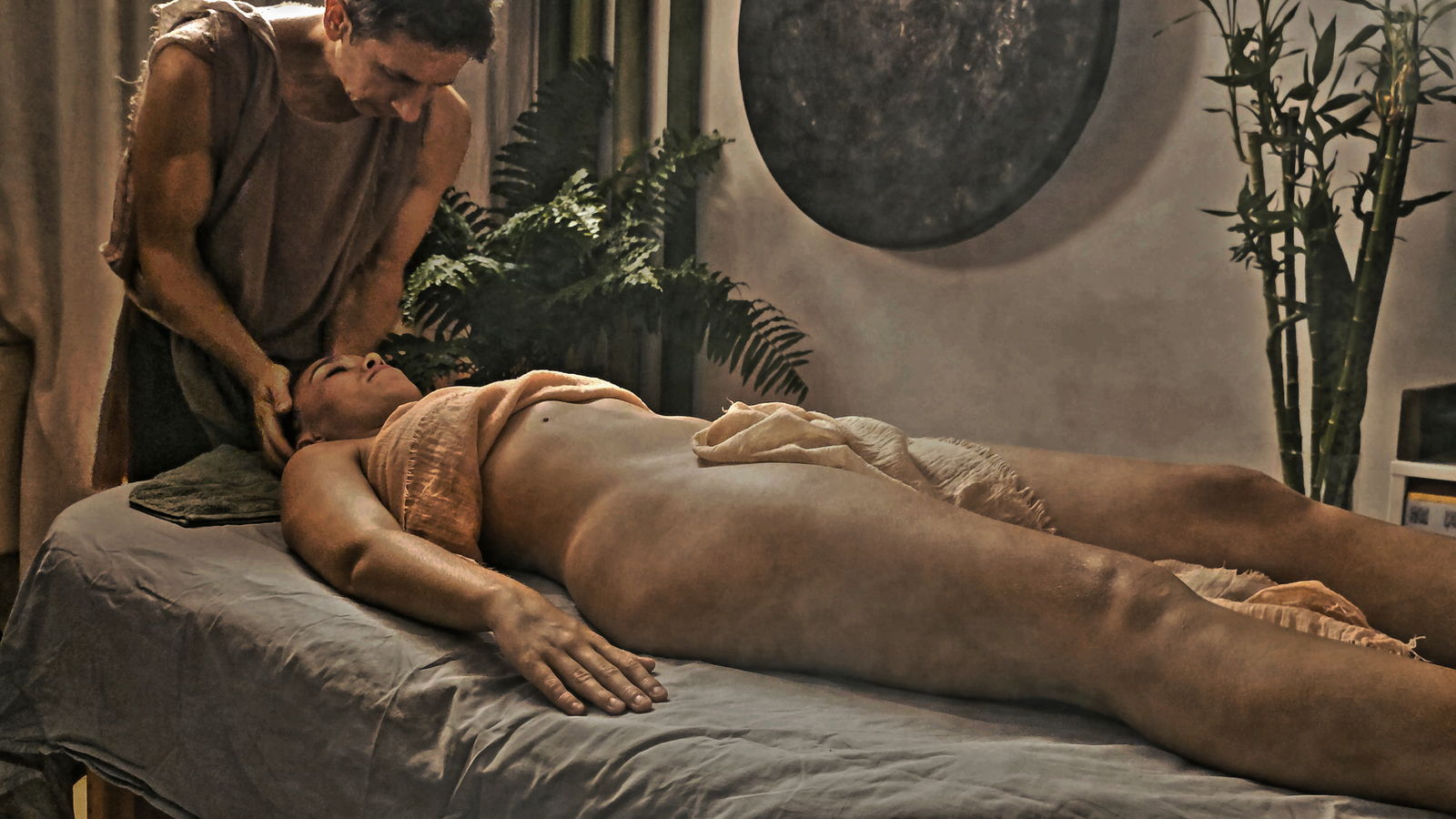 Full body massage in the Playa del Ingl&eacute;s studio, Gran Canaria